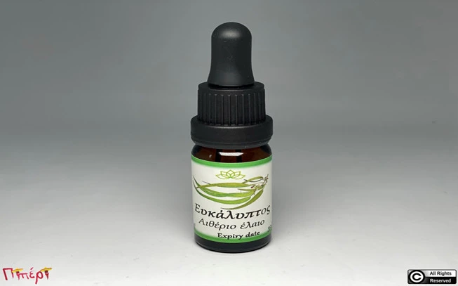 Eucalyptus essential oil, Eucalyptus oil, spherical eucalyptus, blue gum oil, (eucalyptus globulus). 1