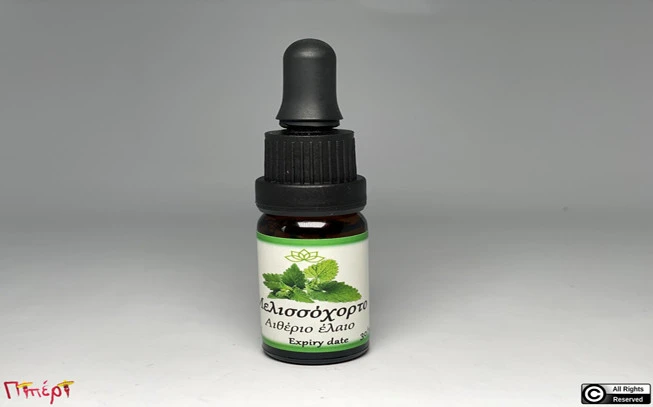 Μελισσόχορτο αιθέριο έλαιο , μέλισσα η φαρμακευτική , μελισσοβότανο , κιτροβάλσαμο , Lemon Balm essential oil , ( Melissa officinalis ).  1