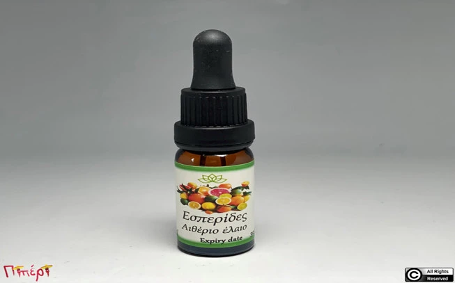 Citrus essential oils. 1